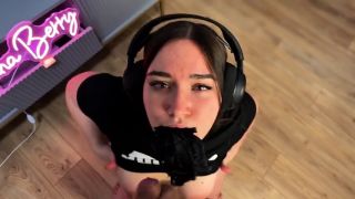 Verified Amateurs A friends wife let me fuck her pussy for playing PS5 with her.-9