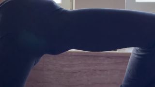 Fetish home stretching in leggings-5