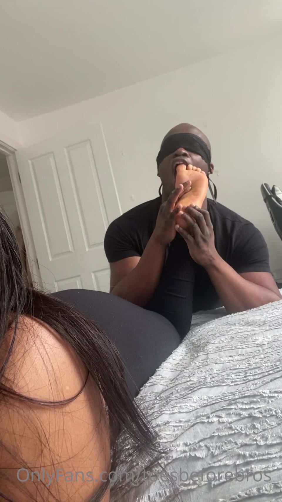 Toesbeforebros - hearing feetmenataliee moan whilst im tending to her feet is just 14-05-2022