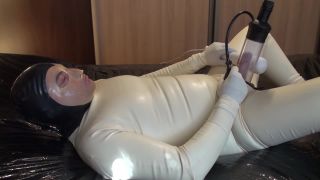 Latex Danielle – Cum Slave Cum latex -4
