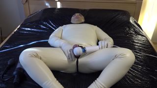 Latex Danielle – Cum Slave Cum latex -7
