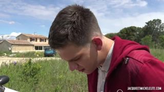 Etudiantes en Manque / Students In Need (2022).-1