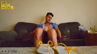 onlyfans  brfootmodel  Brfootmodel 2677329770 11 12 2022 Size 16 Master Gru In Giant Flip Flops-3