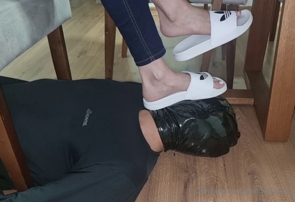 Goddess Elisa - stern  Femdom, truculent Boot Fetish.