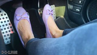 feet, ballet flats, pedal pumping, car, driving lavender ballet flats pedal pumping Manyvids  Goddess Vanessa   Ballet Flats-3