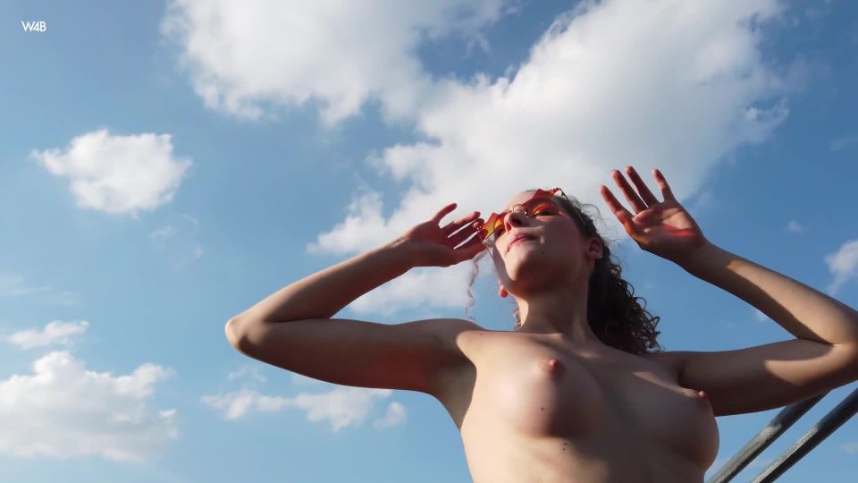 Guinevere Huney aka Fiora, Hope, Mazura Dorka - Sexy On The Roof (Hardcore porn)