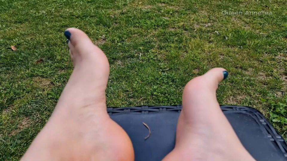 QueenAnnellea Lick Till You Cum Foot Freak (Amateur porn)