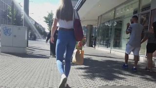 Shocking cameltoe of teen girl in jeans-5