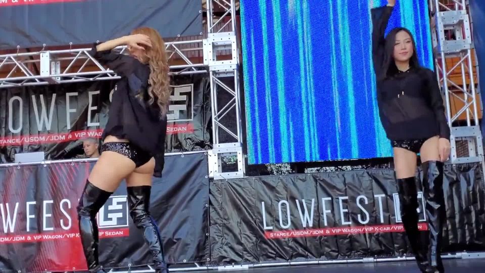  Performance 55 - 163 , voyeur on voyeur