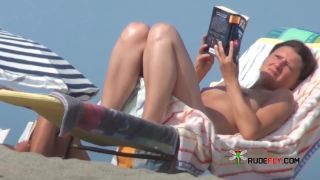 It just got hotter at the nude strand thanks to her-3