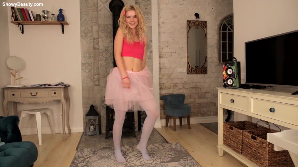 Online tube ShowyBeauty presents Moon in Dance Basics