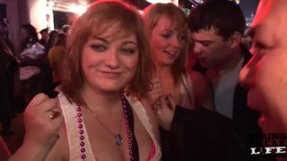 Girls Flashing on Bourbon Street Milf!-2