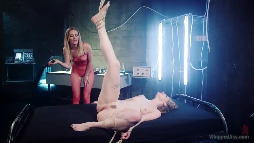 Ela Darling, Mona Wales Double Trouble: A Clonesploitatio...