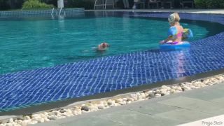 Sobestshow, Freya Stein - public handjob in the pool, under water , bbw amateur big on russian -4