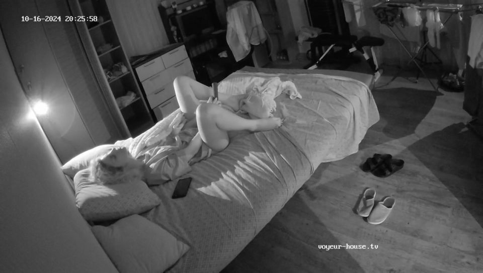 Mira Bating In The Dark 2024-10-16 720P - Voyeur