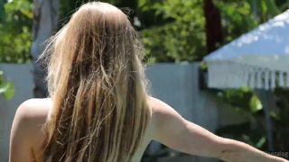 Caroline Zalog, Big Booty Babe Getting Wet In The Pool Onlyfans (Teen)-6
