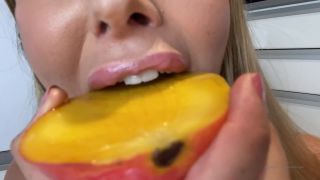 Scarlett Morgan Scarlettmorgan - there is an extra special treat in your inbox want to see me destroy this mango in the s 29-02-2020-7