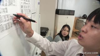 Reducing Mosaic HUNTC-067 酔うと即尺モンスターになる同僚と深夜のオフィスで2人きり！普段から仕事のできないボクをバカにしてくる同僚は●っぱらうとどんなチ○ポでも即尺-7