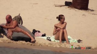 Amateurs on naturist-Strand-0