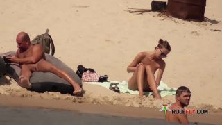 Amateurs on naturist-Strand-1