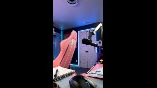 Violet Brandani UiaCnzSUDAOqQq7XoTwGcfXdLQq9TvhD-1