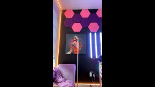 Violet Brandani UiaCnzSUDAOqQq7XoTwGcfXdLQq9TvhD-3