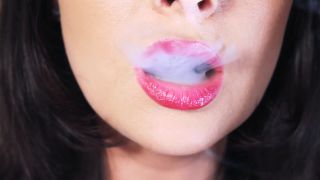 Lips Full Close-Up Sexy smoking - Abbie Cat.-9