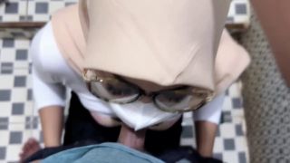 Hijab A Man Who Is Shy About Sex In The Public Toilet-2
