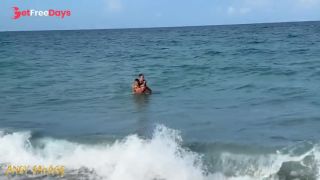 [GetFreeDays.com] Public FINGERING at the beach Porn Video December 2022-9