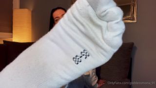 online adult video 45 GoddessMona_912021-11-26 POV Deine beste Freundin erzhlt dir dass ihr schon lange aufgefallen ist dass du an ihren Sneakern schnffelst und oft auf ihre Socken starrst. Sie will dir ein – 044, anklet feet fetish on feet porn -5
