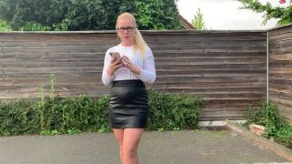 devil-sophie - Extrem dreist Public in die Chips Dose im Supermarkt gepisst - Schnell zurueck damit ins Regal  on amateur porn hairy amateur sex-6