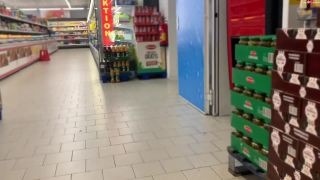 devil-sophie - Extrem dreist Public in die Chips Dose im Supermarkt gepisst - Schnell zurueck damit ins Regal  on amateur porn hairy amateur sex-8