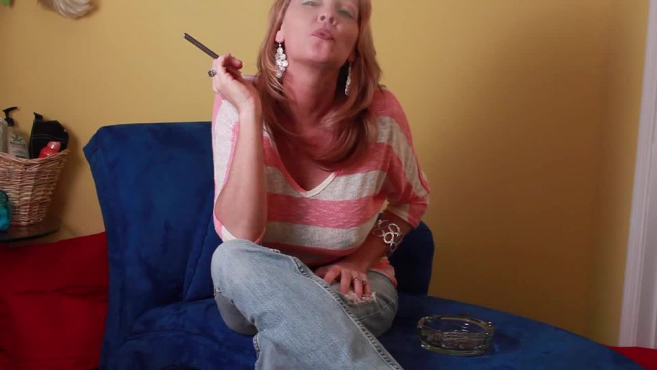 M@nyV1ds - BuddahsPlayground - Milf Smoking and Masturbation