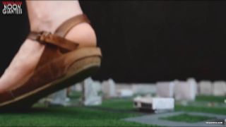 Noon Giantess - Her feet, twin thrones of death and might, Stained (Fetish porn)-8