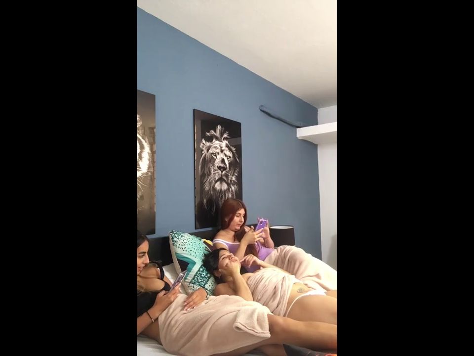 Sonya_fox,Karol_grey4,MariaAngeel - three friends masturbate and make video
