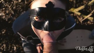 MYSTERIOUS MASKED GIRL GAVE ME A BLOWJOB IN PARK IN BUSHES ORAL CREMPI ...-9