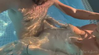 [Amateur] Getting Fucked Upside Down Under Water!-2