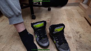 SneakerLoverAustria - wrecking fur osiris shoes with 4pair of socks, ripping sole, jerking off-1