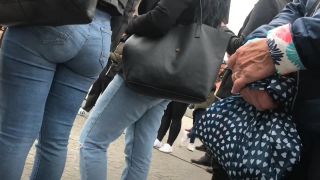 Noticeable ass clenching in tight jeans-0