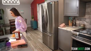 Babysitters Secret Diary: Lola Aiko's Night Adventure-1