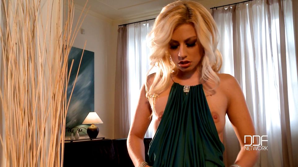 Jessie Volt Sizzles in Evening Tease Show - Exclusive Conten