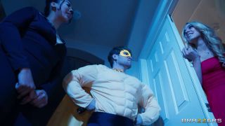  Threesome Shay Fox, Kelsey Kane – Halloween Ghost Hunting Threesome Kelsey Kane, Shay Fox-6