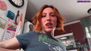  Solo Sexy Porn Elle Marz – Sis Makes You Sniff EVERYTHING Elle Marz-3