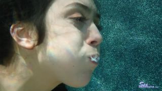 SexUnderwater e1130 Feeding Lilly   Lilly Hall (mp4)-9