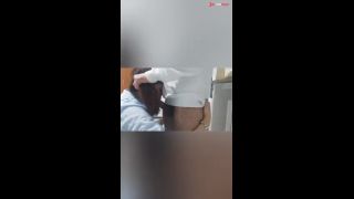 Moglie infedele supplica il perdono in ginocchio e succhia il cazzo-9