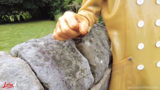 Mrs Seams visits the UK PT 1.-8