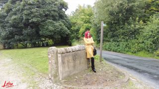 Mrs Seams visits the UK PT 1.-9