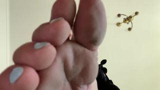 free video 26 Feetwonders – Giantess Makes The Tiny Clean Her Feet on fetish porn insect crush fetish-2