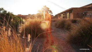 Porn online Photodromm presents brittie thegoldentouch-5