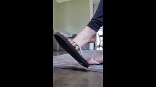 Hardcore porn Sloans Paws Sloans Paws aka sloan_paws - 04-08-2021 OnlyFans Video - Full length flip flop dangle with this cute pink pedi video-4